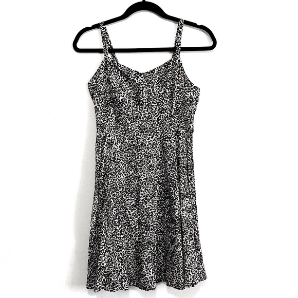 Old Navy Dresses & Skirts - Old Navy Spotted Print Mini Dress